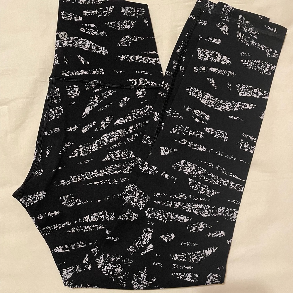 LuLulemon Wonder Under High Waist Leggings Size 6